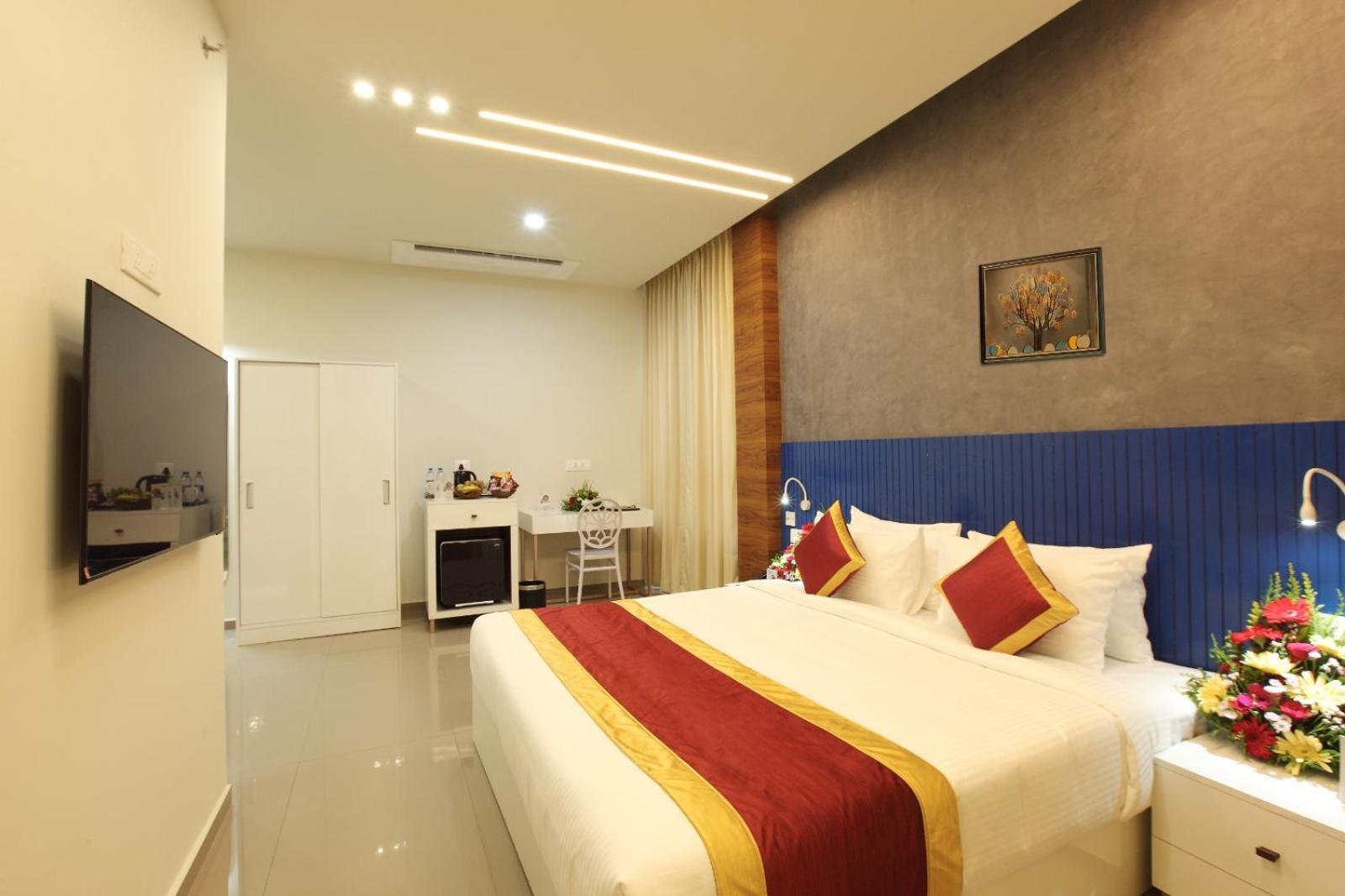 Sreevalsam Grande Hotel Pathanamthitta Exterior photo