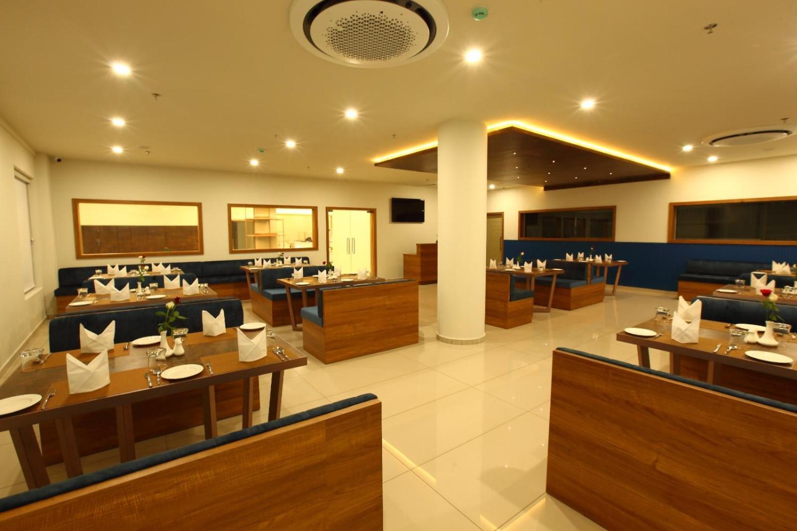 Sreevalsam Grande Hotel Pathanamthitta Exterior photo